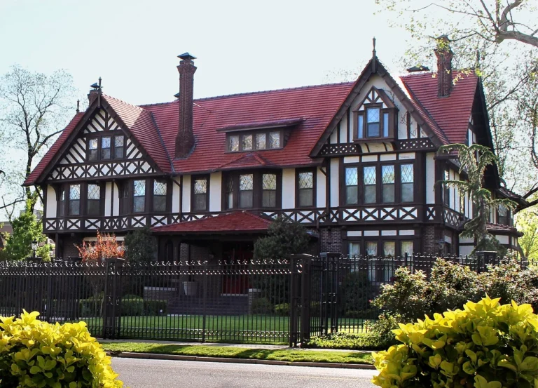American Heritage Estate Destinations: Preservation and Capital Dynamics